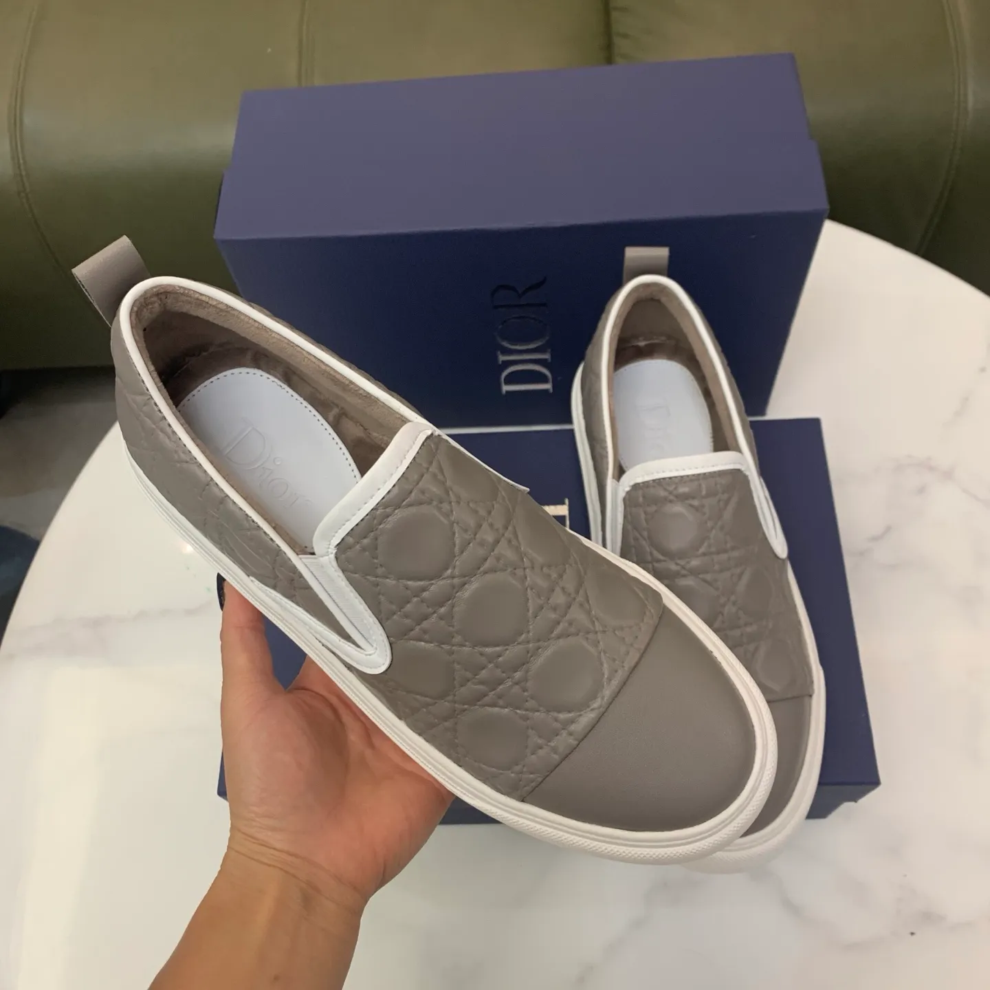 Men's men's shoes 💰400 [New style] 🧁🧁 Dior (velvet lining and leather lining are preferred when ordering) D's new product is on the market, full first-layer calfskin with embroidered classic diamond pattern D's craftsmanship, high-end and classy, ​​comfortable on the feet, versatile to wear, full of three-dimensional sense, available in 4 colors: black, coffee, gray and khaki, size: 39-44 (45 can be customized, cannot be returned)